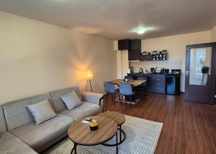 Melania In Complex Royal Towers