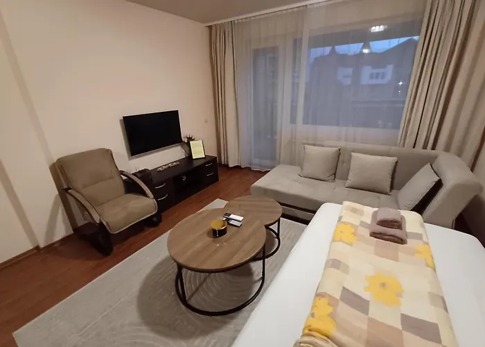 Melania In Complex Royal Towers アパート