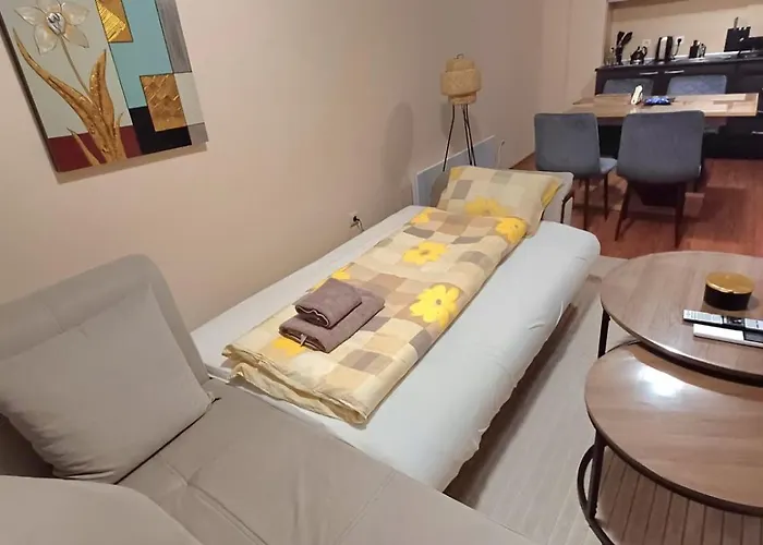 Melania In Complex Royal Towers バンスコ