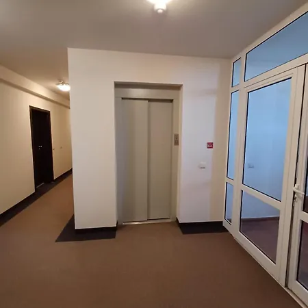 Melania In Complex Royal Towers Apartamento