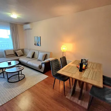 Melania In Complex Royal Towers