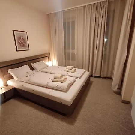 Melania In Complex Royal Towers Apartamento