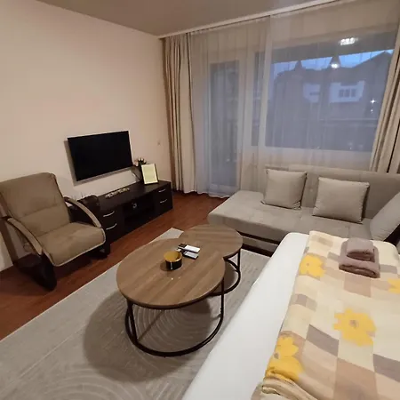 Melania In Complex Royal Towers Apartamento