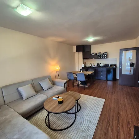 Melania In Complex Royal Towers