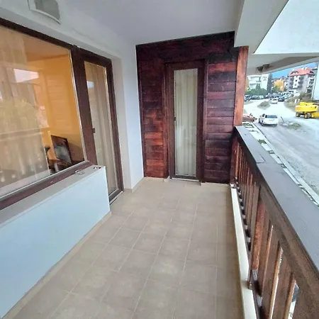 Melania In Complex Royal Towers Μπάνσκο