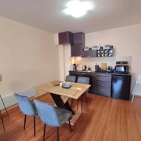 Melania In Complex Royal Towers Lägenhet